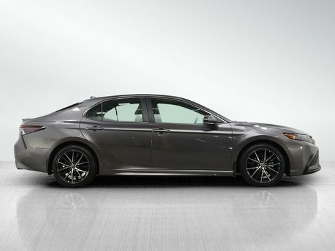 Used 2023 Toyota Camry SE image 6