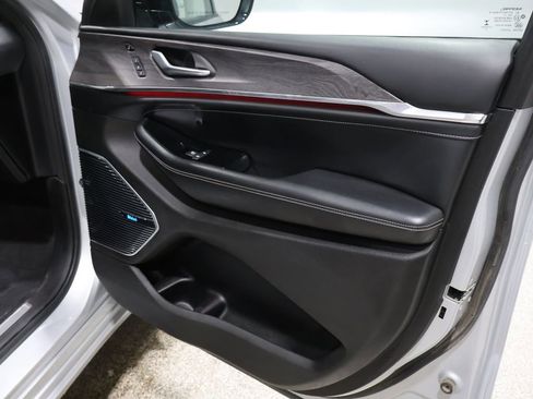 Used 2021 Jeep Grand Cherokee L Overland w/ Luxury Tech Group IV image 28