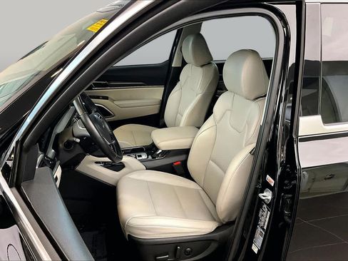 Used 2024 Kia Telluride S FWD image 8