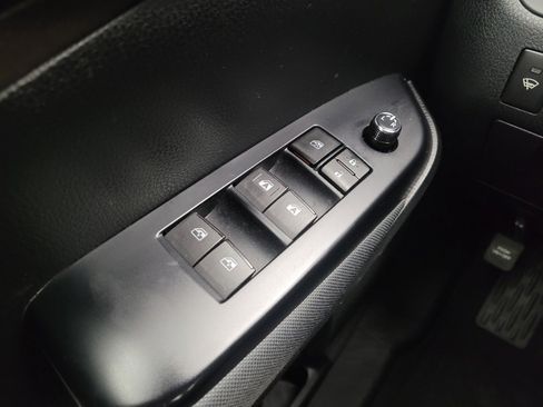 Used 2019 Toyota Highlander LE AWD/4WD image 27