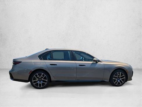 Used 2023 BMW 740i w/ Parking Assistance Package RWD image 4