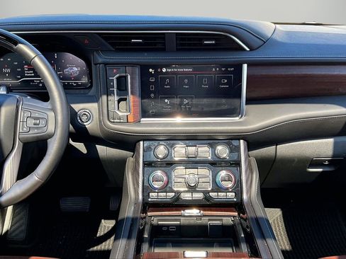 Used 2023 GMC Yukon Denali Ultimate image 12