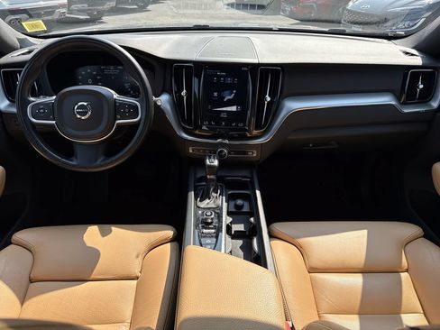 Used 2019 Volvo XC60 T6 Momentum w/ Multimedia Package AWD/4WD image 10