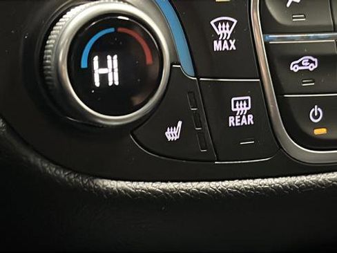 Used 2018 Chevrolet Equinox LT image 35