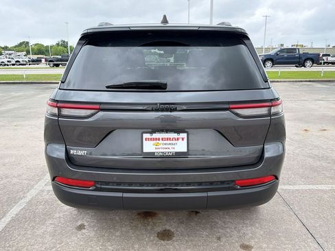 Used 2024 Jeep Grand Cherokee Altitude RWD image 9