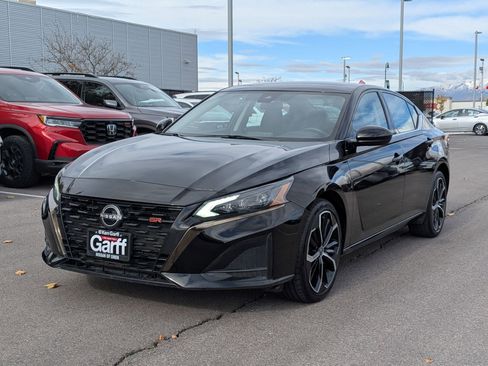 Used 2024 Nissan Altima 2.5 SR image 8