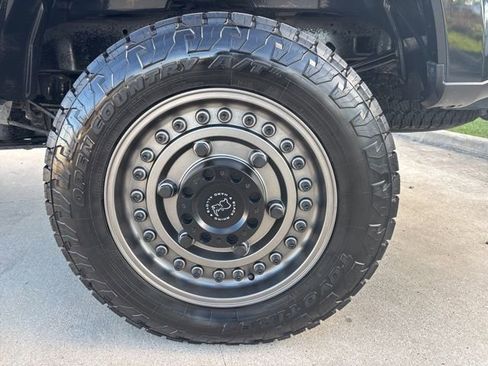 Used 2022 Ford F250 Lariat w/ Black Appearance Package image 11