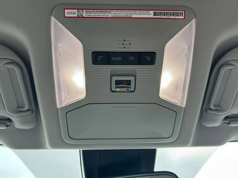 Used 2025 Toyota RAV4 XLE AWD/4WD image 63
