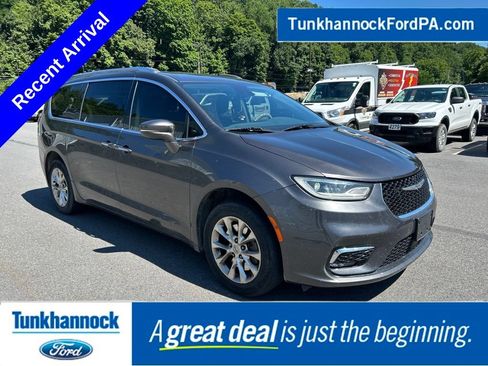 Used 2021 Chrysler Pacifica Touring-L AWD/4WD image 1
