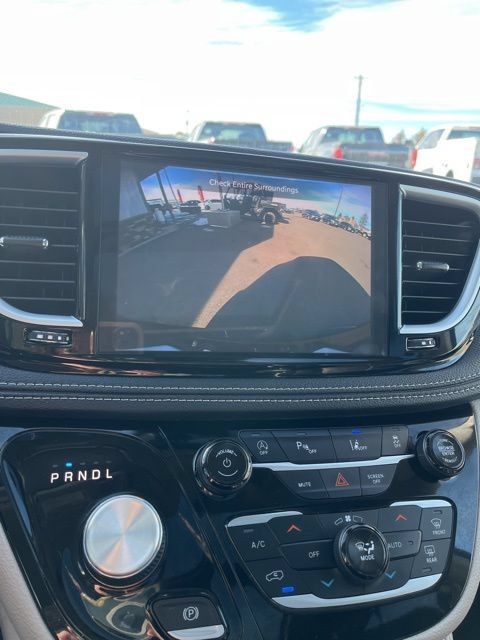 Used 2024 Chrysler Pacifica Limited FWD image 52