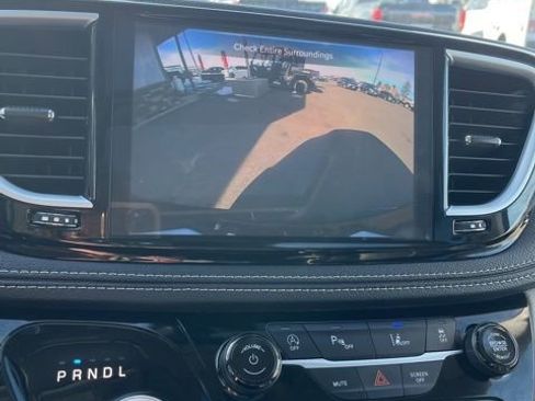 Used 2024 Chrysler Pacifica Limited FWD image 52