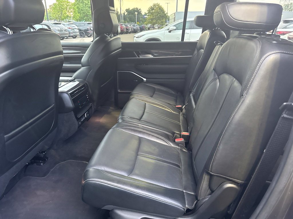 Used 2022 Jeep Wagoneer Series III AWD/4WD image 20