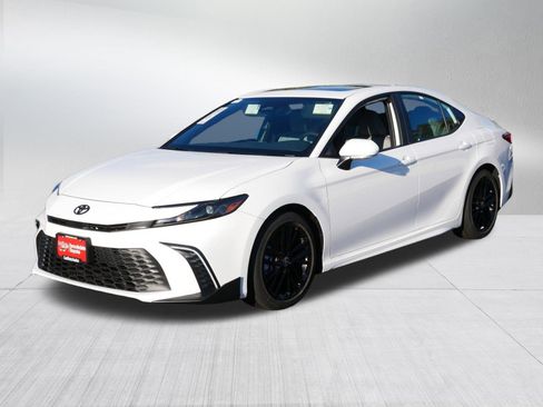 Certified 2025 Toyota Camry SE image 3
