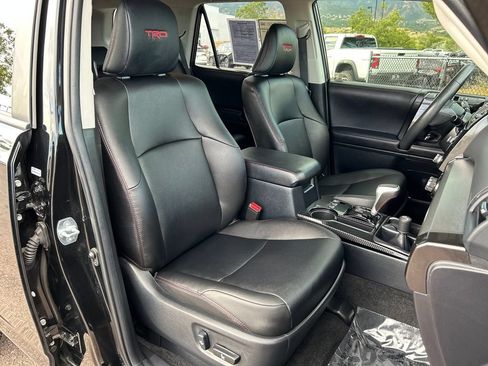 Used 2022 Toyota 4Runner TRD Off-Road Premium AWD/4WD image 17