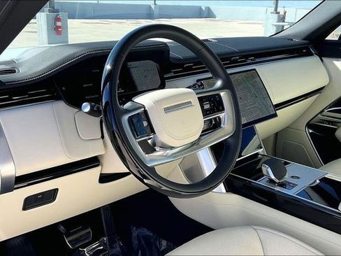 Used 2025 Land Rover Range Rover Long Wheelbase SE image 16