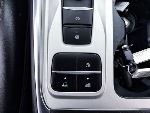 Used 2022 Ford Explorer XLT w/ Equipment Group 202A image 28