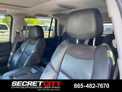 Used 2016 Cadillac Escalade Luxury AWD/4WD image 11