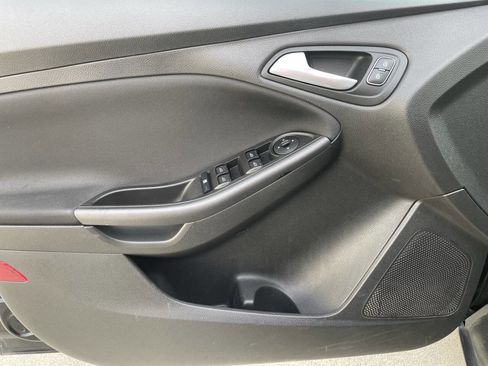 Used 2018 Ford Focus SEL image 25