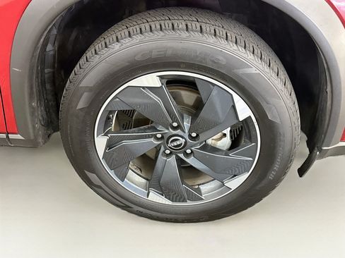Used 2025 Nissan Rogue SV AWD/4WD image 11
