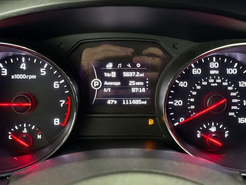 Used 2017 Kia Sedona LX w/ LX Essentials Premium Package FWD image 28