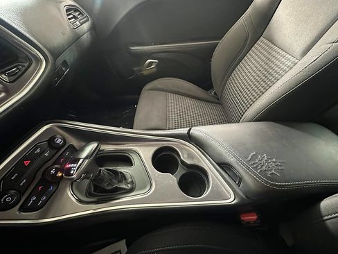 Used 2020 Dodge Challenger SXT RWD image 32