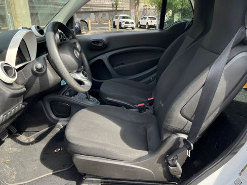 Used 2019 smart fortwo electric drive RWD image 3
