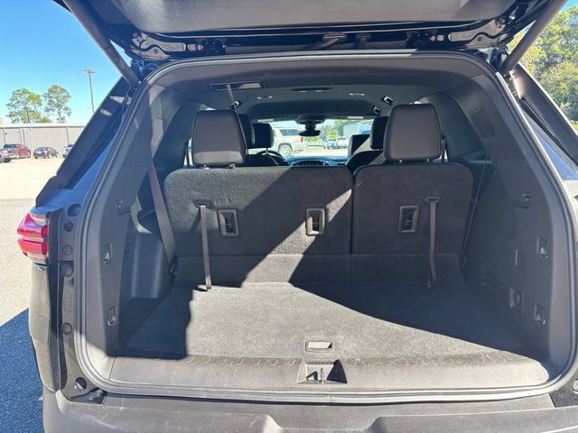 Used 2022 Chevrolet Traverse RS w/ LPO, 'HIT The Road' Package FWD image 9