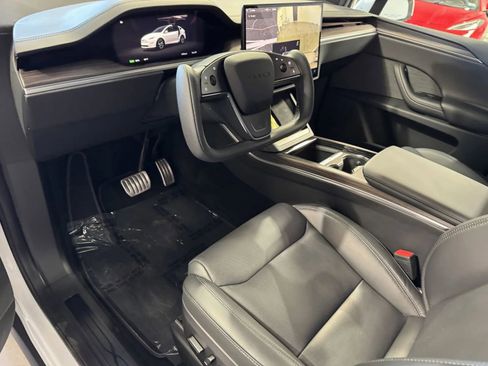 Used 2024 Tesla Model X image 11