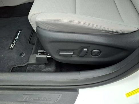 Used 2020 Hyundai Tucson Value AWD/4WD image 16