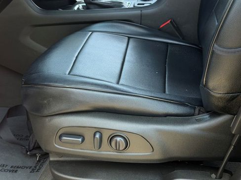 Used 2023 Chevrolet Traverse LT image 20