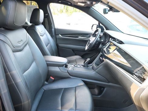 Used 2021 Cadillac XT6 Premium Luxury image 26