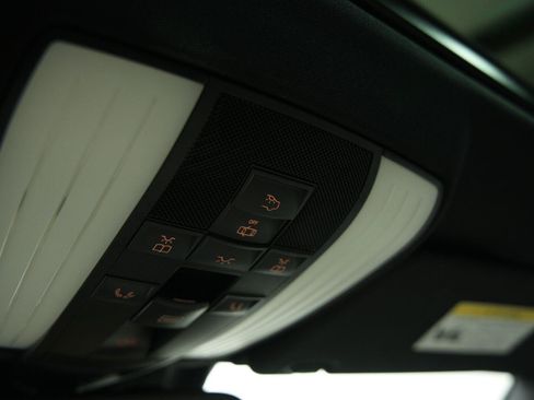 Used 2014 Mercedes-Benz E 250 BlueTEC Sedan image 48