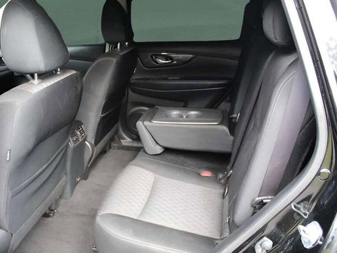 Used 2019 Nissan Rogue SV w/ Premium Package image 15