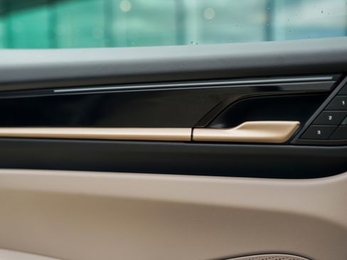 Certified 2025 Porsche Macan Electric image 19