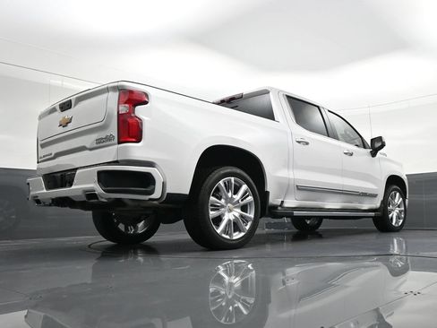 Used 2025 Chevrolet Silverado 1500 High Country w/ High Country Premium Package AWD/4WD image 27