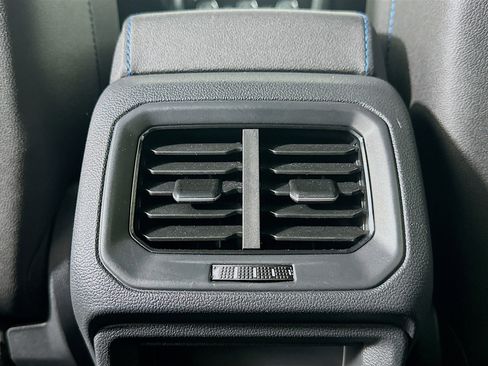 Used 2024 Volkswagen Taos SE image 27