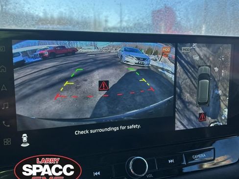 Used 2025 Mitsubishi Outlander SE image 1