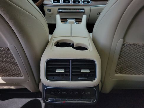 Used 2022 Mercedes-Benz GLS 450 4MATIC image 11