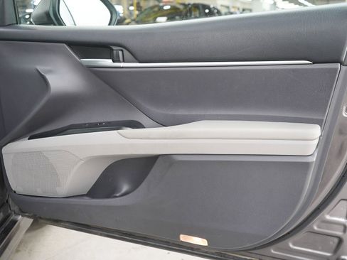 Used 2019 Toyota Camry SE FWD image 9