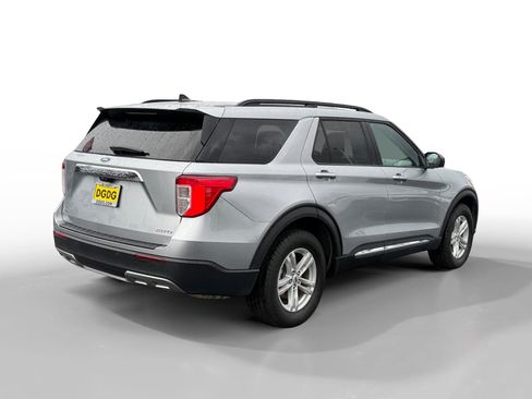 Used 2023 Ford Explorer XLT w/ Equipment Group 202A image 5