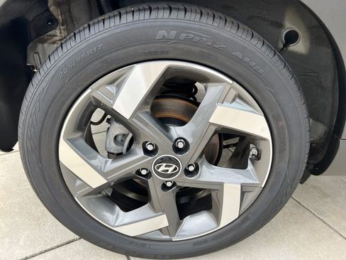 Certified 2025 Hyundai Venue SEL FWD image 8