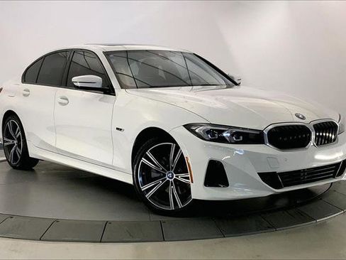 Certified 2023 BMW 330e xDrive w/ Premium Package image 33