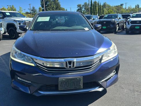 Used 2017 Honda Accord Sport image 5