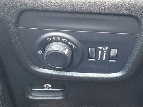 New 2025 Jeep Grand Cherokee Laredo X w/ Luxury Tech Group I image 18