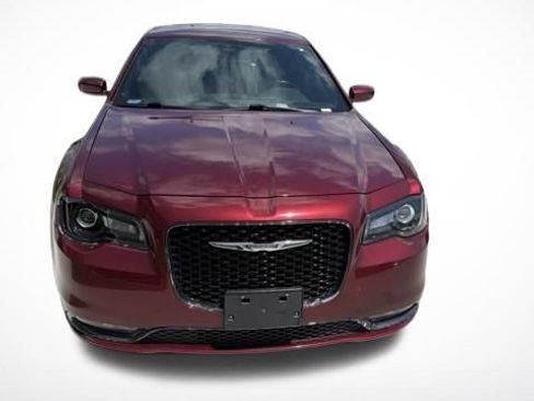 Used 2019 Chrysler 300 S RWD image 3