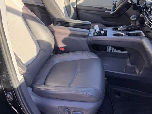 Used 2021 Toyota Sienna XSE image 13