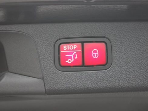 Used 2021 Mercedes-Benz GLC 300 4MATIC image 28