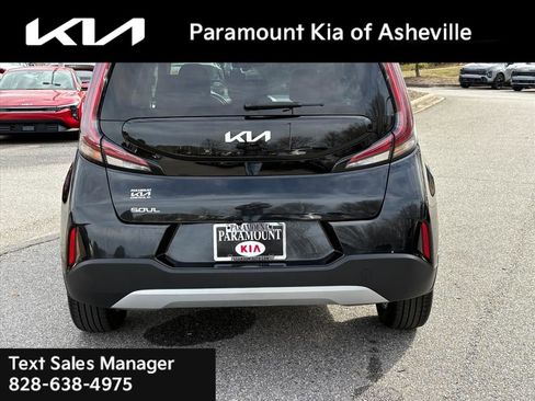 Used 2023 Kia Soul LX w/ LX Technology Package image 5