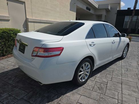Used 2011 Toyota Camry XLE w/ SE/XLE Extra-Value Pkg FWD image 3