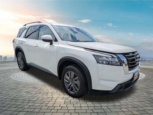 Certified 2024 Nissan Pathfinder SV FWD image 2